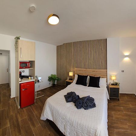 Namaste Modern Elegance City Center Apartment By Namaste Elite Τορρεμολίνος Εξωτερικό φωτογραφία