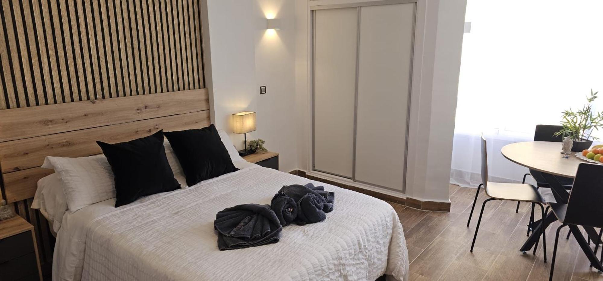 Namaste Modern Elegance City Center Apartment By Namaste Elite Τορρεμολίνος Εξωτερικό φωτογραφία