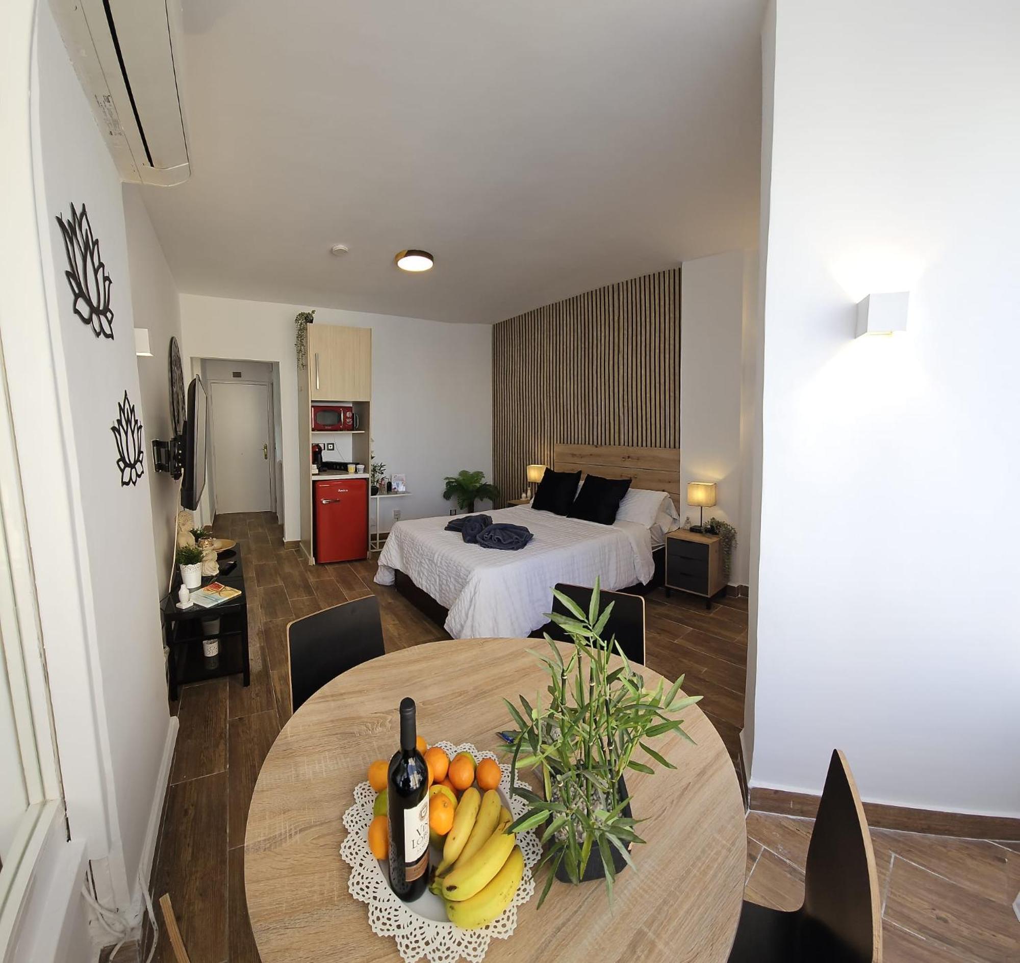 Namaste Modern Elegance City Center Apartment By Namaste Elite Τορρεμολίνος Εξωτερικό φωτογραφία
