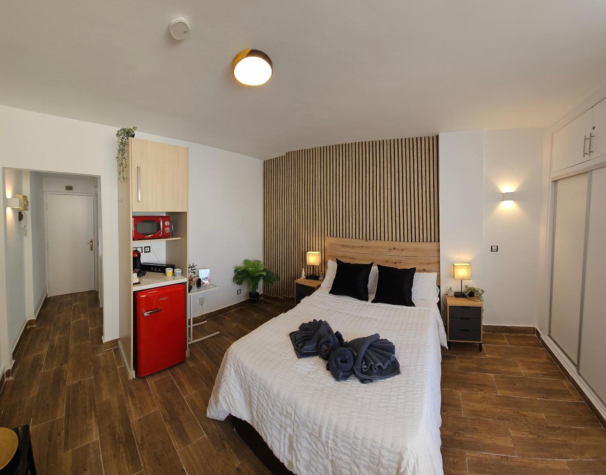 Namaste Modern Elegance City Center Apartment By Namaste Elite Τορρεμολίνος Εξωτερικό φωτογραφία