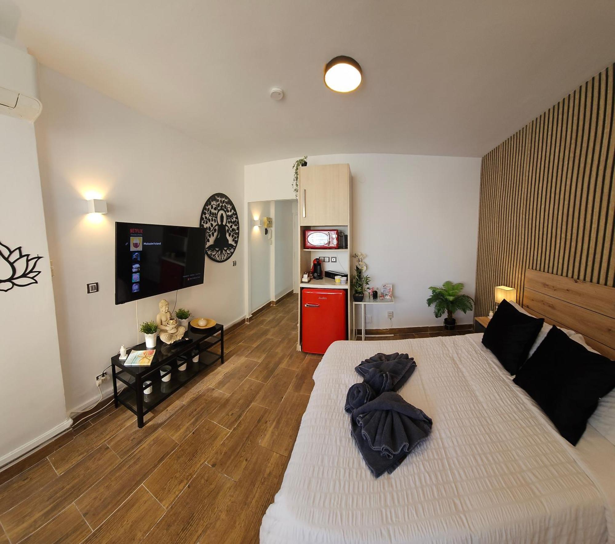 Namaste Modern Elegance City Center Apartment By Namaste Elite Τορρεμολίνος Εξωτερικό φωτογραφία