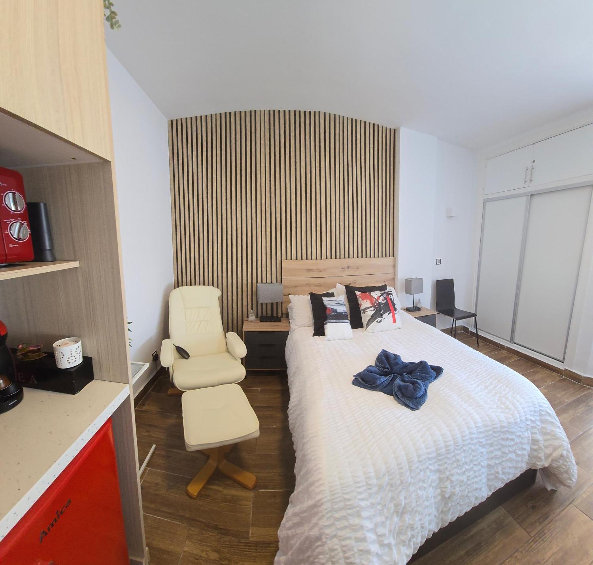 Namaste Modern Elegance City Center Apartment By Namaste Elite Τορρεμολίνος Εξωτερικό φωτογραφία